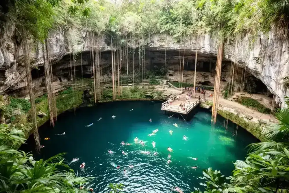 Chichen Itza El Castillo pyramid and Cenote Ik Kil combo tour, Yucatan Mexico