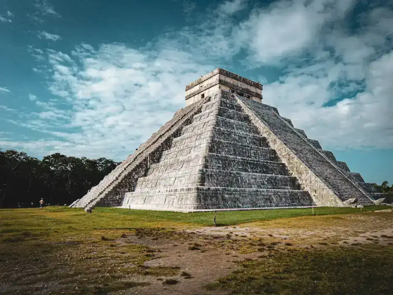 Luxury Mercedes Sprinter on the way to a Chichen Itza tour